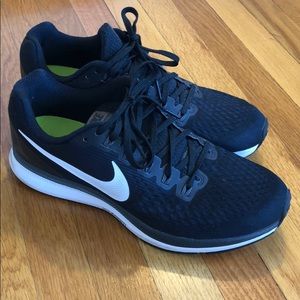 Nike Pegasus 34 size 9.5 - like new